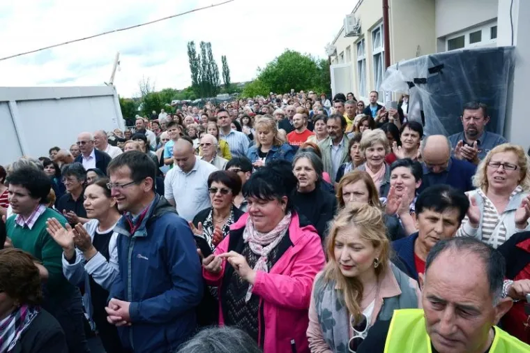 PETRINJA: Više stotina ljudi došlo je na duhovnu obnovu koju vodi velečasni Zlatko Sudac
