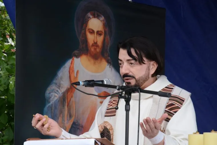 PETRINJA: Više stotina ljudi došlo je na duhovnu obnovu koju vodi velečasni Zlatko Sudac
