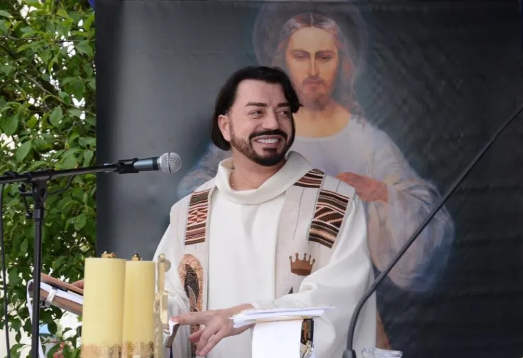 PETRINJA: Više stotina ljudi došlo je na duhovnu obnovu koju vodi velečasni Zlatko Sudac