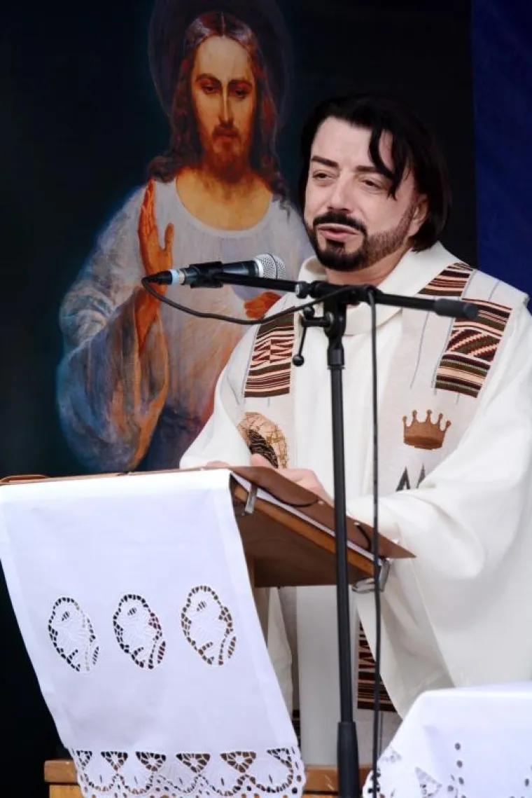PETRINJA: Više stotina ljudi došlo je na duhovnu obnovu koju vodi velečasni Zlatko Sudac