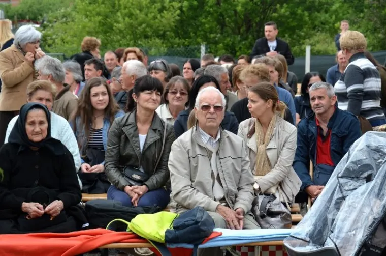 PETRINJA: Više stotina ljudi došlo je na duhovnu obnovu koju vodi velečasni Zlatko Sudac