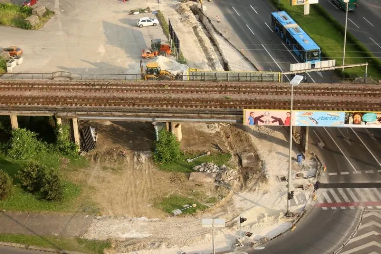 DAN NAKON DRAMATIČNE DELOŽACIJE: Počelo rušenje kuće na Heinzelovoj