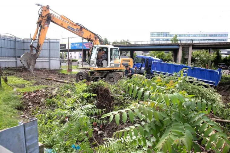 DAN NAKON DRAMATIČNE DELOŽACIJE: Počelo ru&scaron;enje kuće na Heinzelovoj