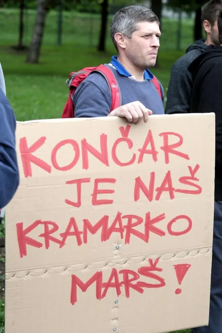 POBUNJENI RADNICI IZA&Scaron;LI NA ULICU: 'Končar je na&scaron;, Karamarko mar&scaron;'
