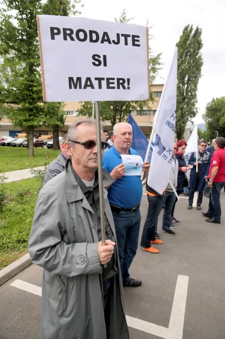 POBUNJENI RADNICI IZA&Scaron;LI NA ULICU: 'Končar je na&scaron;, Karamarko mar&scaron;'