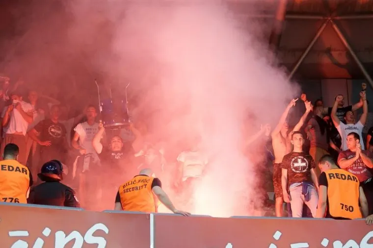 DRAMA POD TORNJEM: Policija morala smirivati podivljale navijače, nekoliko ih uhićeno