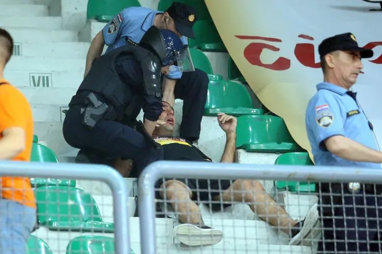 DRAMA POD TORNJEM: Policija morala smirivati podivljale navijače, nekoliko ih uhićeno