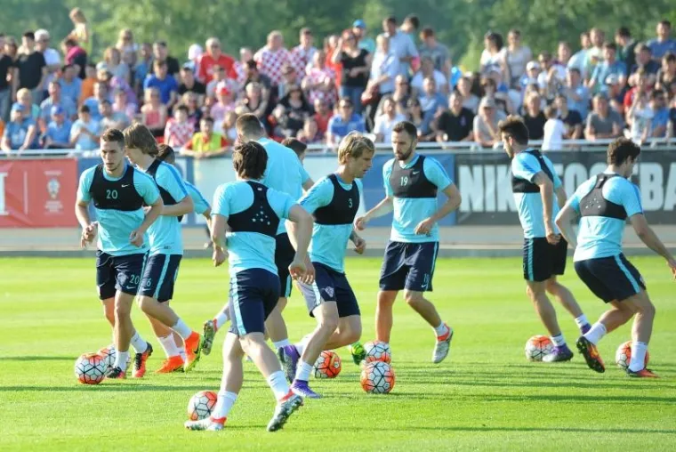 EUFORIJA U MEĐIMURJU: Vatreni pred krcatim tribinama odradili posljednji trening prije Moldavije