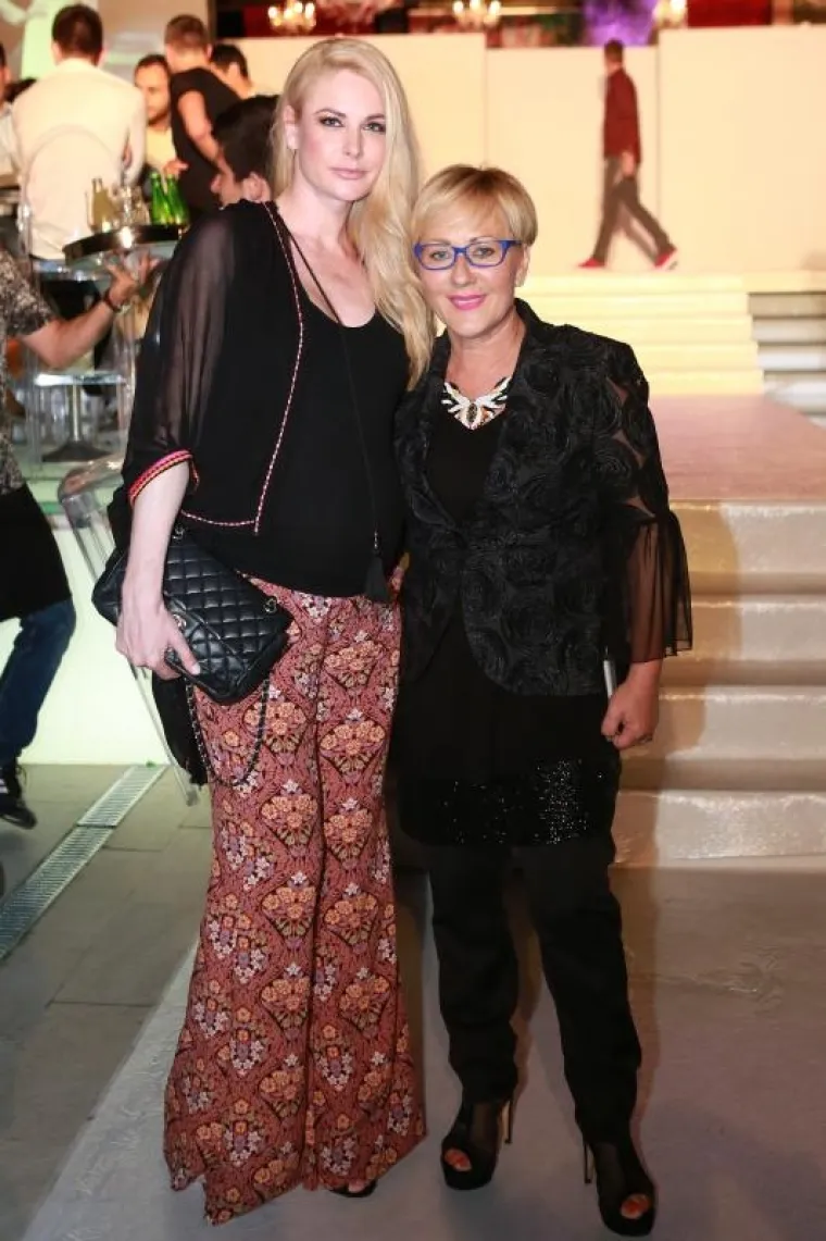 Na reviji su bili brojni poznati. Suzi Filipović i Neda Makjanić Kunić