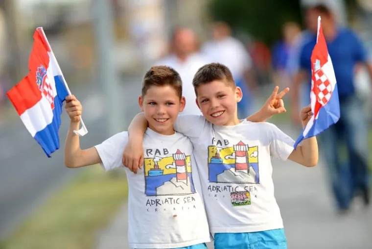 Hrvatska nogometna reprezentacija u Koprivnici je odigrala prijateljsku utakmicu protiv Moldavije u sklopu priprema za Euro. Podravci su s odu&scaron;evljenjem dočekali prvi nastup Vatrenih u svome gradu.