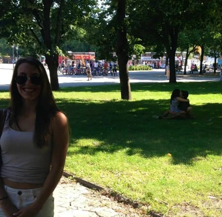 LJUBAKAJU SE KAO DA SU SAMI NA SVIJETU, A ONA IH SLIKA: Prona&scaron;la bizarni hobi i podijelila ga s internetom