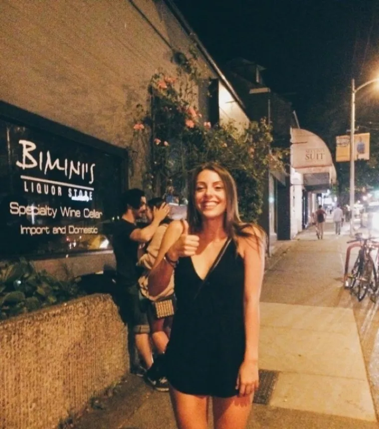 LJUBAKAJU SE KAO DA SU SAMI NA SVIJETU, A ONA IH SLIKA: Prona&scaron;la bizarni hobi i podijelila ga s internetom