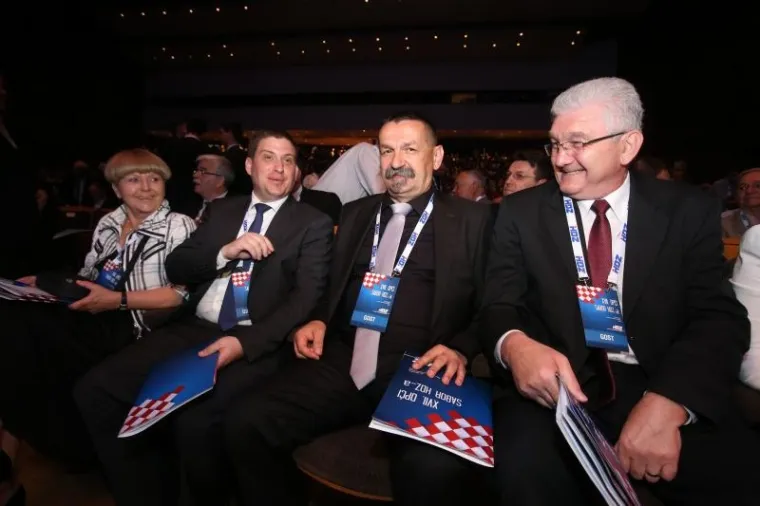XVII. OPĆI SABOR HDZ-A: Za govornicom bili i Orešković i Bandić