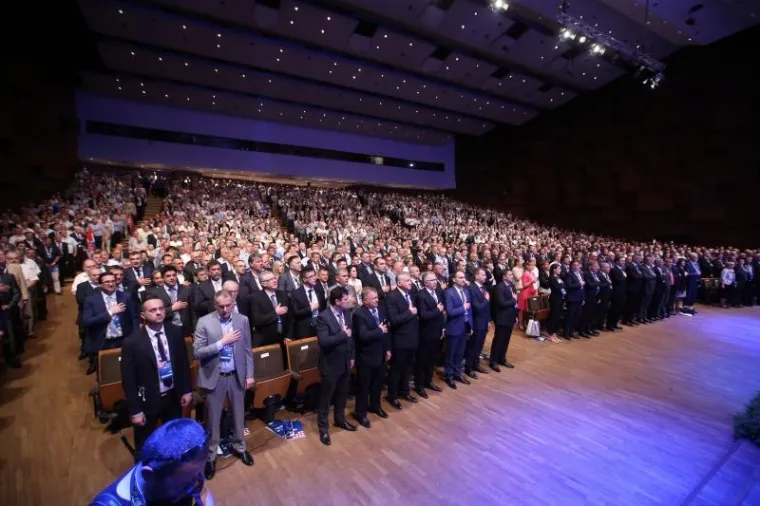 XVII. OPĆI SABOR HDZ-A: Za govornicom bili i Orešković i Bandić