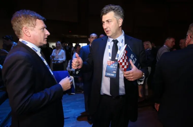 XVII. OPĆI SABOR HDZ-A: Za govornicom bili i Orešković i Bandić