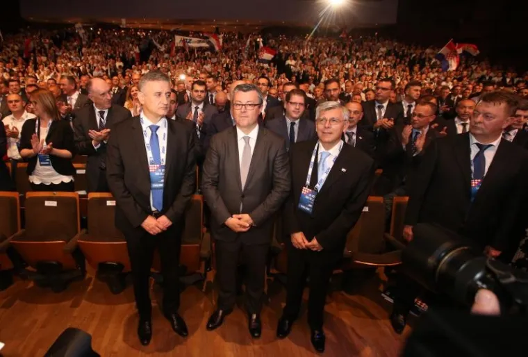 XVII. OPĆI SABOR HDZ-A: Za govornicom bili i Orešković i Bandić