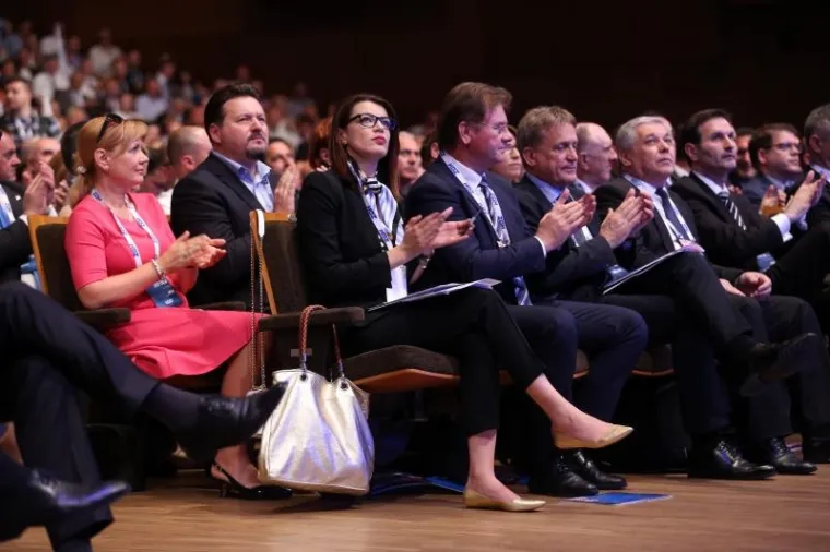 XVII. OPĆI SABOR HDZ-A: Za govornicom bili i Orešković i Bandić