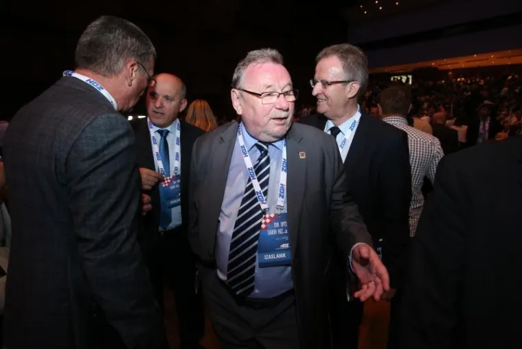 XVII. OPĆI SABOR HDZ-A: Za govornicom bili i Ore&scaron;ković i Bandić