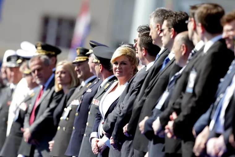 PROSLAVA DANA ORUŽANIH SNAGA RH: Pogledajte kako je izgledalo svečano postrojavanje vojske