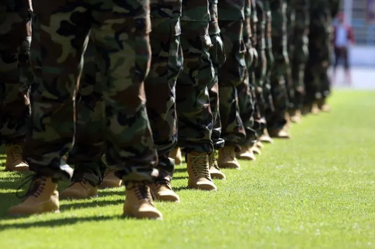 PROSLAVA DANA ORUŽANIH SNAGA RH: Pogledajte kako je izgledalo svečano postrojavanje vojske