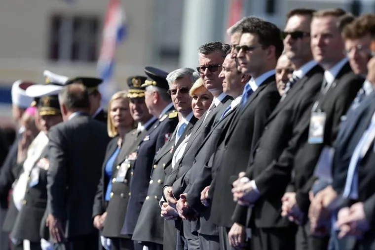 PROSLAVA DANA ORUŽANIH SNAGA RH: Pogledajte kako je izgledalo svečano postrojavanje vojske