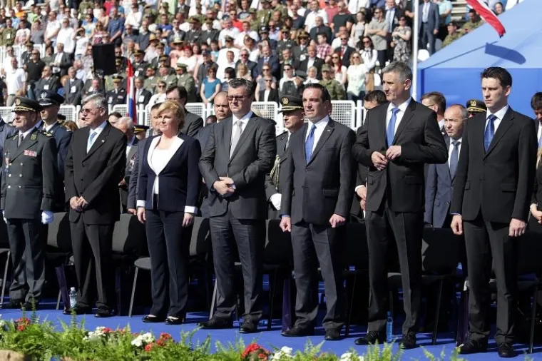 PROSLAVA DANA ORUŽANIH SNAGA RH: Pogledajte kako je izgledalo svečano postrojavanje vojske