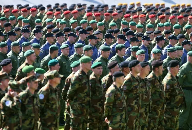 PROSLAVA DANA ORUŽANIH SNAGA RH: Pogledajte kako je izgledalo svečano postrojavanje vojske