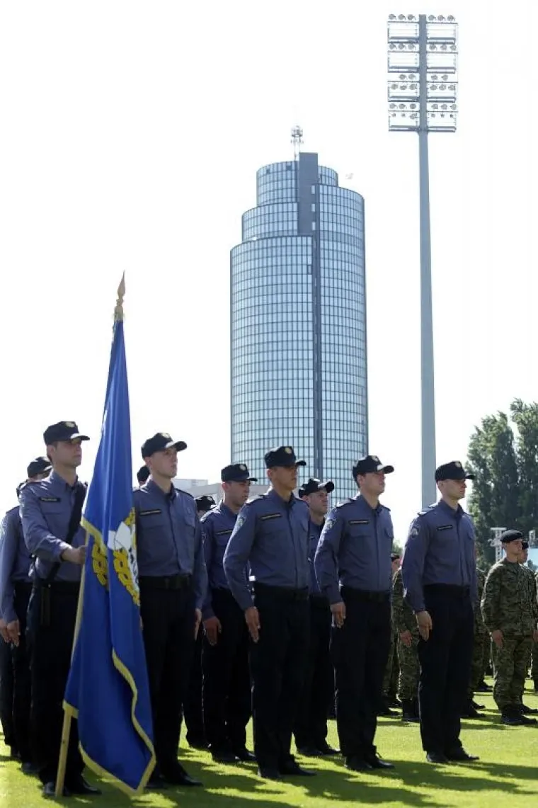 PROSLAVA DANA ORUŽANIH SNAGA RH: Pogledajte kako je izgledalo svečano postrojavanje vojske