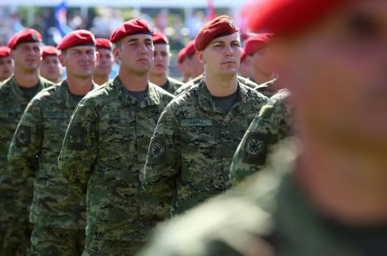 PROSLAVA DANA ORUŽANIH SNAGA RH: Pogledajte kako je izgledalo svečano postrojavanje vojske