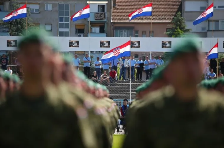 PROSLAVA DANA ORUŽANIH SNAGA RH: Pogledajte kako je izgledalo svečano postrojavanje vojske