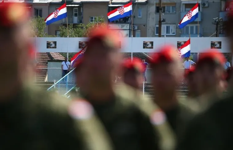 PROSLAVA DANA ORUŽANIH SNAGA RH: Pogledajte kako je izgledalo svečano postrojavanje vojske