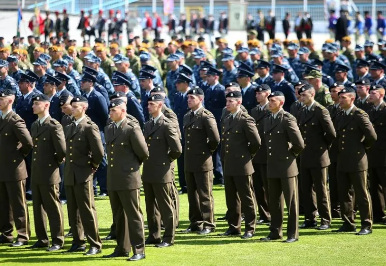 PROSLAVA DANA ORUŽANIH SNAGA RH: Pogledajte kako je izgledalo svečano postrojavanje vojske