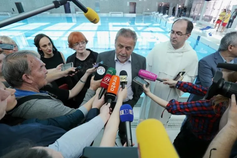 NAKON SEDAM GODINA GRADNJE: Bandić konačno otvorio bazene na Sveticama