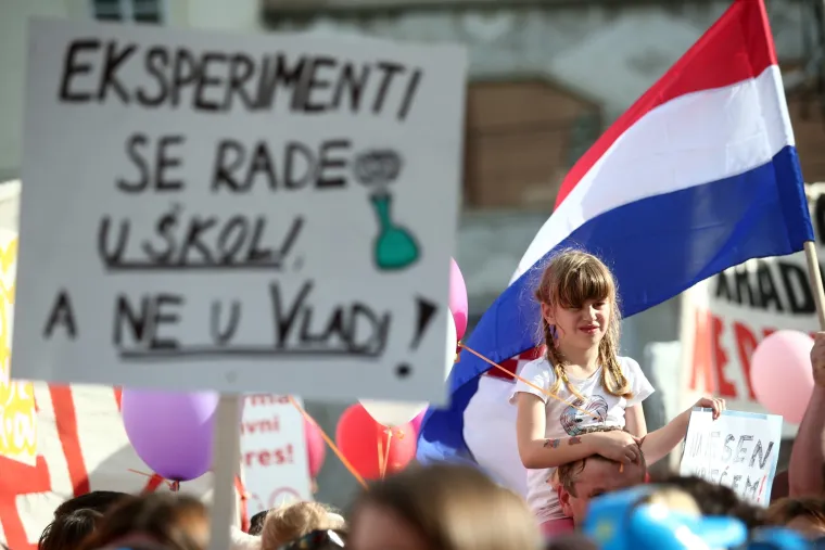 Građani poručili političarima da ne diraju u kurikularnu reformu