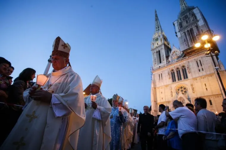 Naveo je primjer blaženoga Alojzija Stepinca, koji, kako je naglasio, Kristov put nije nikada napustio, niti je ostavio vjernike ni po cijenu života.