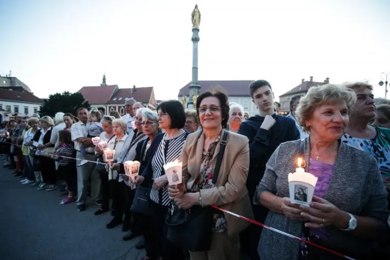 Kardinal Robert Sarah  kazao je da je hrvatski narod snažno povezan s Blaženom Djevicom Marijom, koja mu je u svakodnevnici političkih ugnjetavanja pokazivala put Isusa Krista.