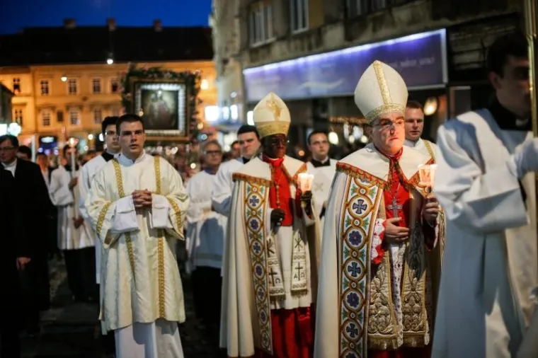 Pročelnik Kongregacije za bogo&scaron;tovlje i disciplinu sakramenata, kardinal Robert Sarah postao je nadbiskup Conakryja, glavnog grada afričke države Gvineje, kad je imao 34 godine.
