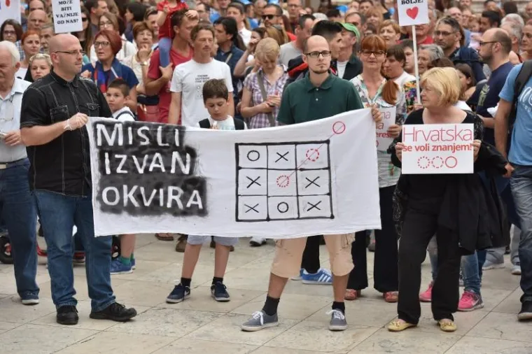 Brojne poruke uputili su građani svima koji su dužni s Cjelovitom kurikularnom reformom osigurati bolju budućnost djeci u Hrvatskoj. Ovo je poruka iz Zadra