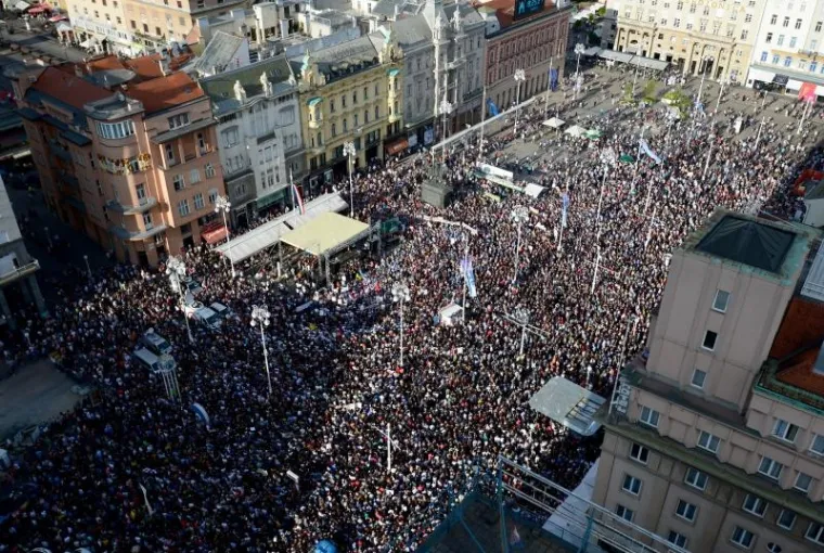 IMPRESIVNE SNIMKE IZ ZRAKA: Pogledajte kako je izgledao veliki prosvjed podr&scaron;ke reformi &scaron;kolstva