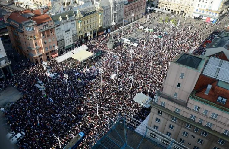 IMPRESIVNE SNIMKE IZ ZRAKA: Pogledajte kako je izgledao veliki prosvjed podr&scaron;ke reformi &scaron;kolstva