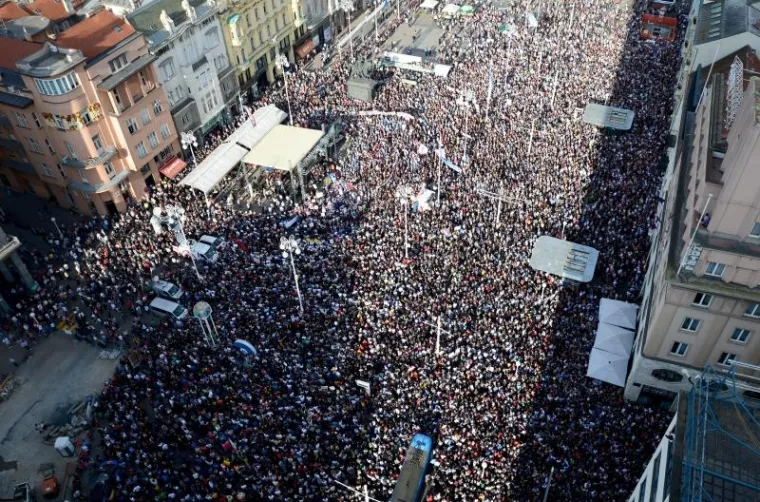 IMPRESIVNE SNIMKE IZ ZRAKA: Pogledajte kako je izgledao veliki prosvjed podr&scaron;ke reformi &scaron;kolstva