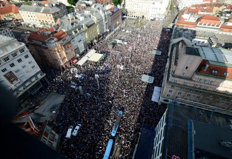 IMPRESIVNE SNIMKE IZ ZRAKA: Pogledajte kako je izgledao veliki prosvjed podr&scaron;ke reformi &scaron;kolstva