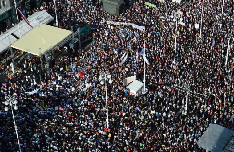 IMPRESIVNE SNIMKE IZ ZRAKA: Pogledajte kako je izgledao veliki prosvjed podr&scaron;ke reformi &scaron;kolstva