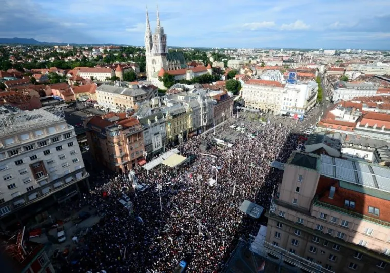 IMPRESIVNE SNIMKE IZ ZRAKA: Pogledajte kako je izgledao veliki prosvjed podr&scaron;ke reformi &scaron;kolstva