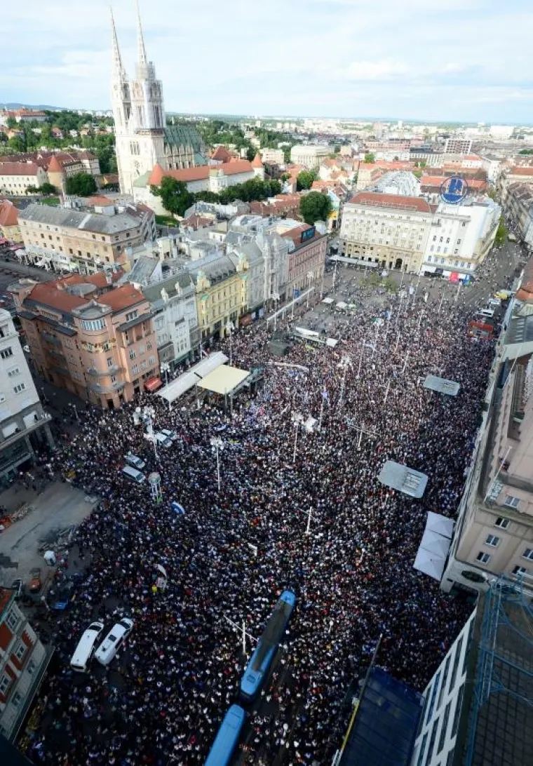 IMPRESIVNE SNIMKE IZ ZRAKA: Pogledajte kako je izgledao veliki prosvjed podr&scaron;ke reformi &scaron;kolstva