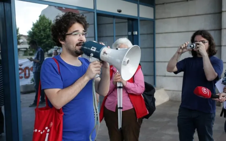 PROSVJED STUDENATA ISPRED MINISTARSTVA: Ljuti zbog državnih stupendija