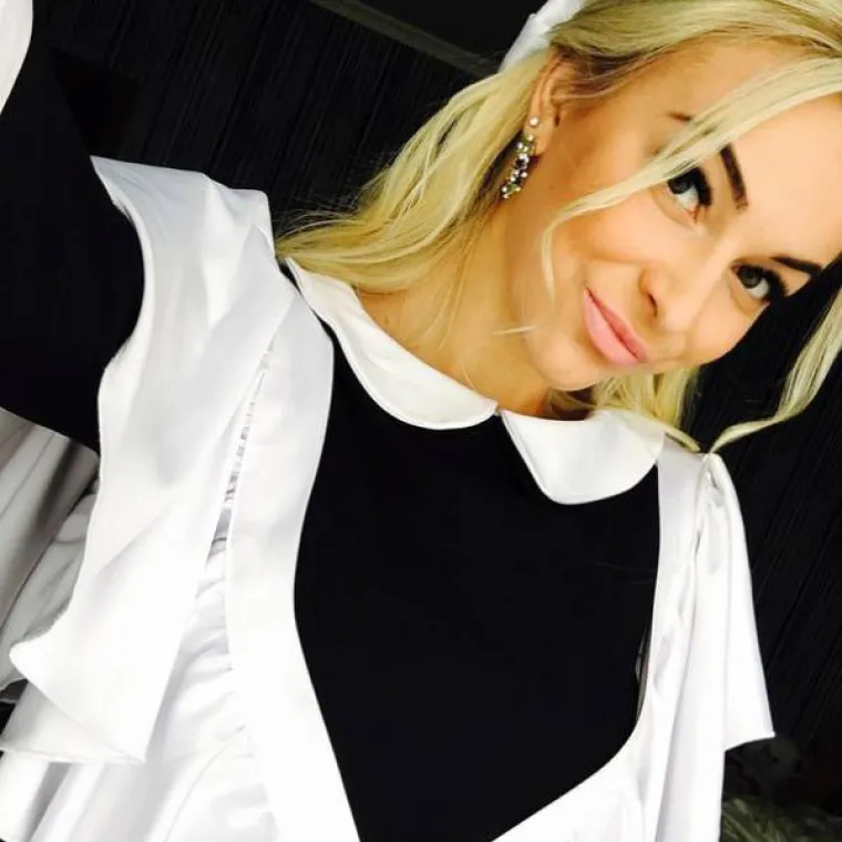 Ruske maturantice imaju vrlo prepoznatljive uniforme, a u nastavku možete vidjeti kako se zabavljaju na svoj dan.