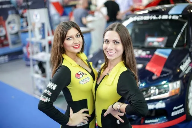 Utrke ubrzanja Brzi i žestoki ispred Velesajma završile su ranije zbog kiše pa su se posjetitelji zabavljali uz izložbeni program u zatvorenom.