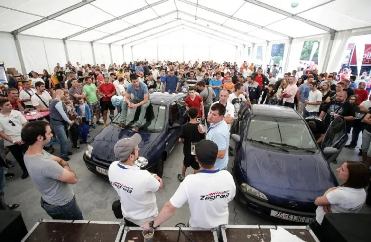 BRZE I ŽESTOKE PREKINULA KI&Scaron;A: Djevojke svejedno dobro zabavile posjetitelje