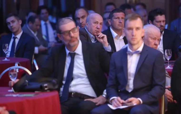 JANICA ZASJALA U CRVENOJ HALJINI: Pomoćnica ministra plijenila pažnju na Nogometnim Oscarima
